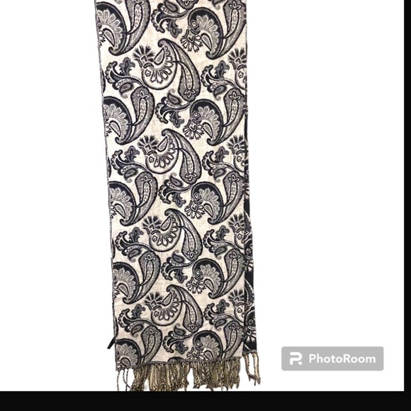Chico’s Blue Black and White Bold Paisley Print Fringed Edging Acrylic Scarf - Picture 2 of 5